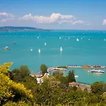Διαμέρισμα Fueloep Panzio Near Balaton