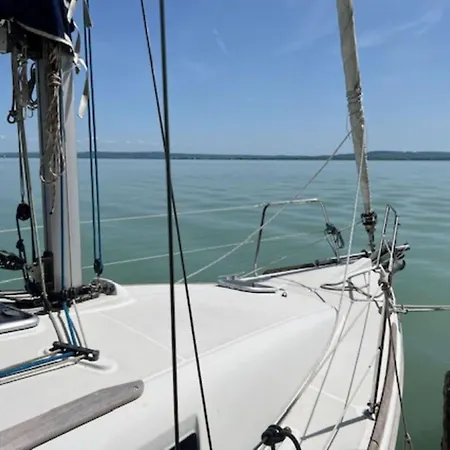 Fueloep Panzio Near Balaton Révfülöp