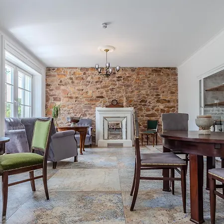Fueloep Panzio Near Balaton * 레브풀롭