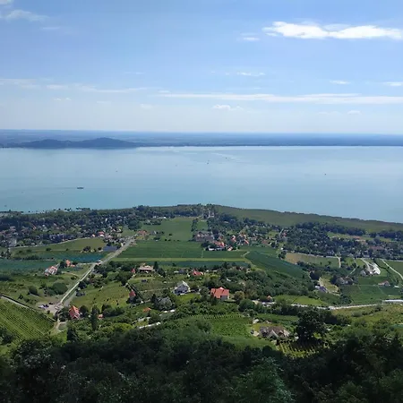 Fueloep Panzio Near Balaton Révfülöp
