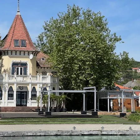 Fueloep Panzio Near Balaton 公寓
