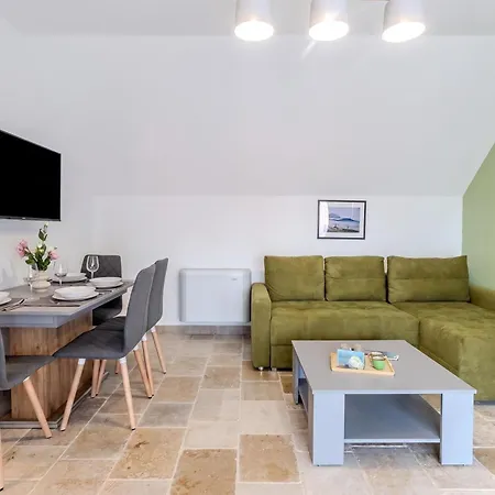 Apartment Fueloep Panzio Near Balaton *