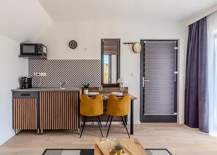 Fueloep Panzio Near Balaton Apartmán Révfülöp