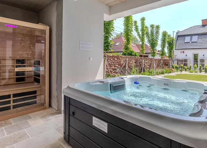 Fueloep Panzio Near Balaton Apartmán *